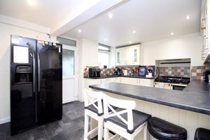 Kitchen/Breakfast Room- click for photo gallery